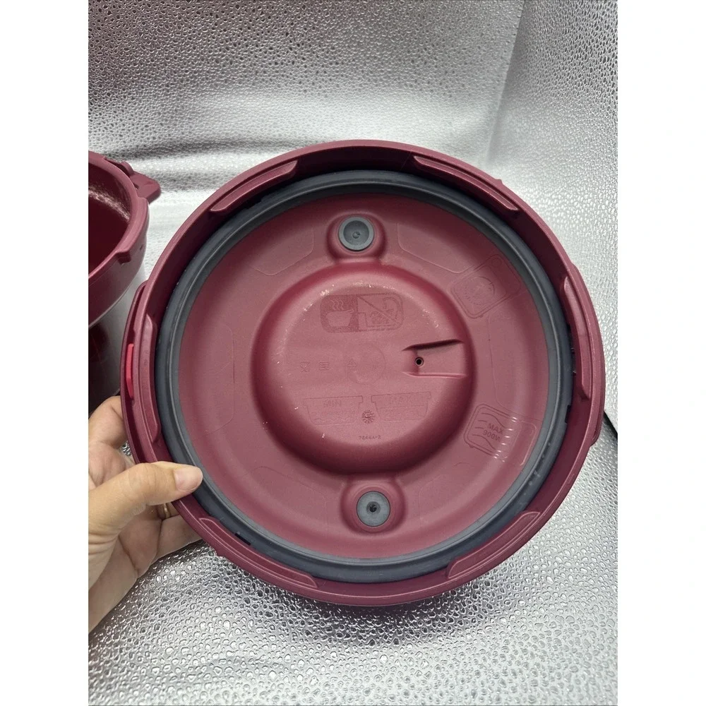 Tupperware Microwave Pressure Cooker 3 Quart Burgundy 2014 7643A-2